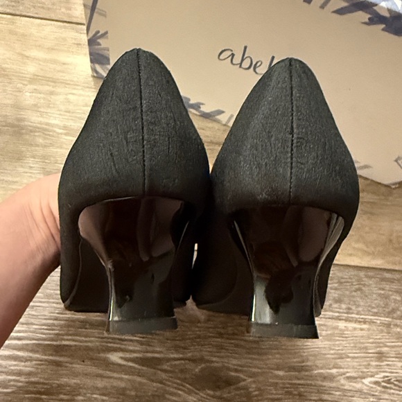 NWOT Women’s Black Abella Laura Heels - Picture 3 of 4